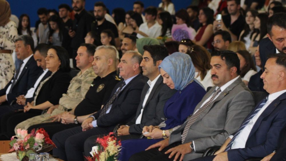 Sarıkamış Meslek Yüksekokulu’da mezuniyet coşkusu