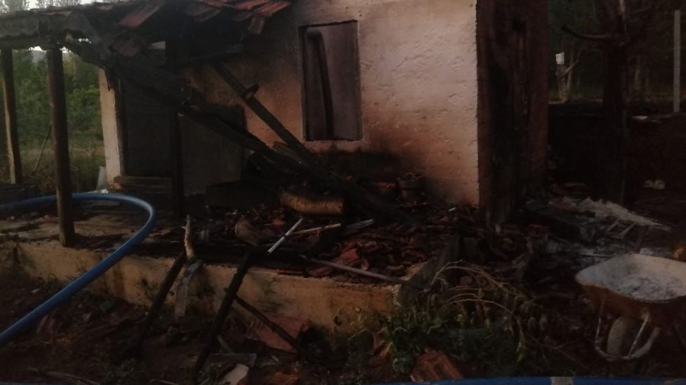 Şarkikaraağaç'ta bahçe evi yangında kullanılamaz hale geldi