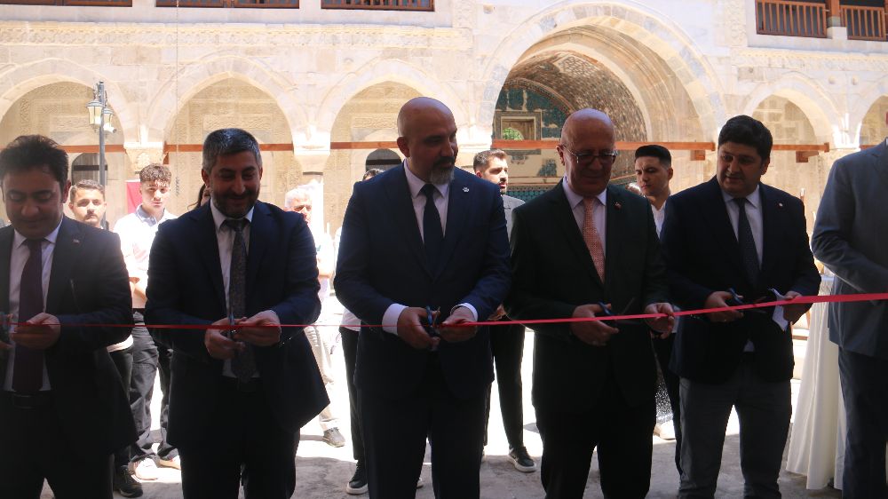 ‘Selçuklu Mimarisi Nasıl Okunur' sergisi Selçuklu mirası Gök Medrese'de açıldı