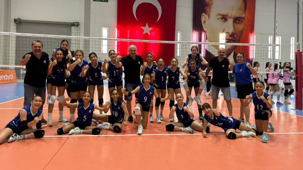  Söke Belediye Saldos Voleybol Midi Takım son 16'ya kaldı