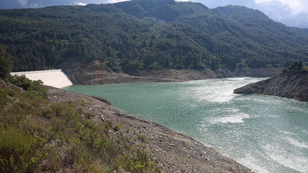 Son 65 yılın en kurak yılının yaşandığı Hatay'da kentin içme suyunu sağlayan barajda doluluk oranı yüzde 32'ye düştü
