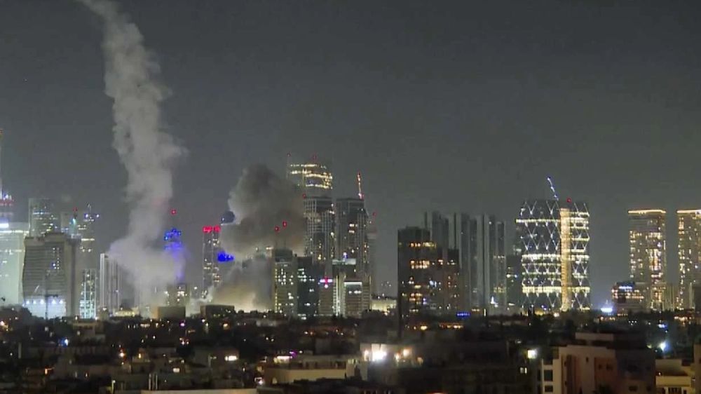 son dakika İran'dan İsrail'e misilleme Yüzlerce balistik füze fırlatıldı