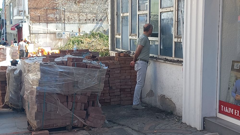 Tarihi çömlek ve seramikler atıl vaziyette çürüme terkedildi