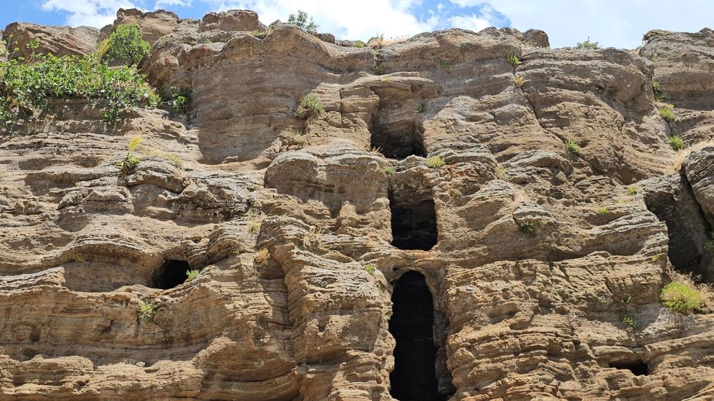 Tatvan'daki İncekaya Mağaraları ve Bapir-i Kal Türbesi'ne yoğun ilgi