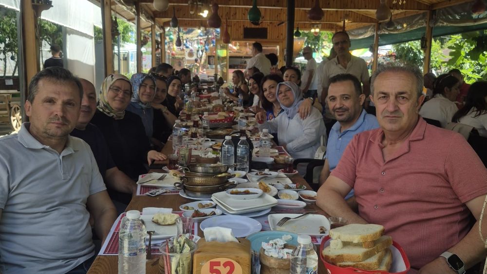 Tayini çıkan öğretmenlere duygusal veda