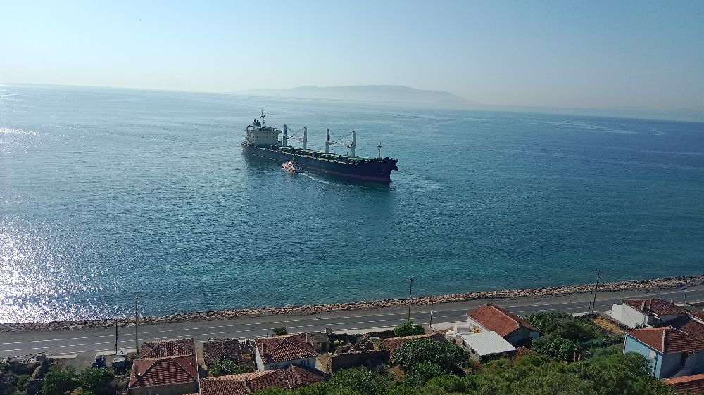 Tekirdağ’da yük gemisi karaya oturdu