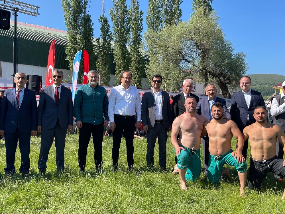 Tokat'ın Niksar 8. Geleneksel Başçiftlik Karakucak Güreşleri Başpehlivanı kim oldu