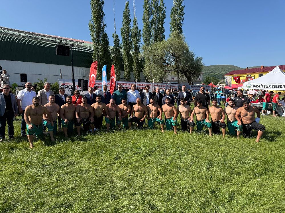 Tokat'ın Niksar 8. Geleneksel Başçiftlik Karakucak Güreşleri Başpehlivanı kim oldu