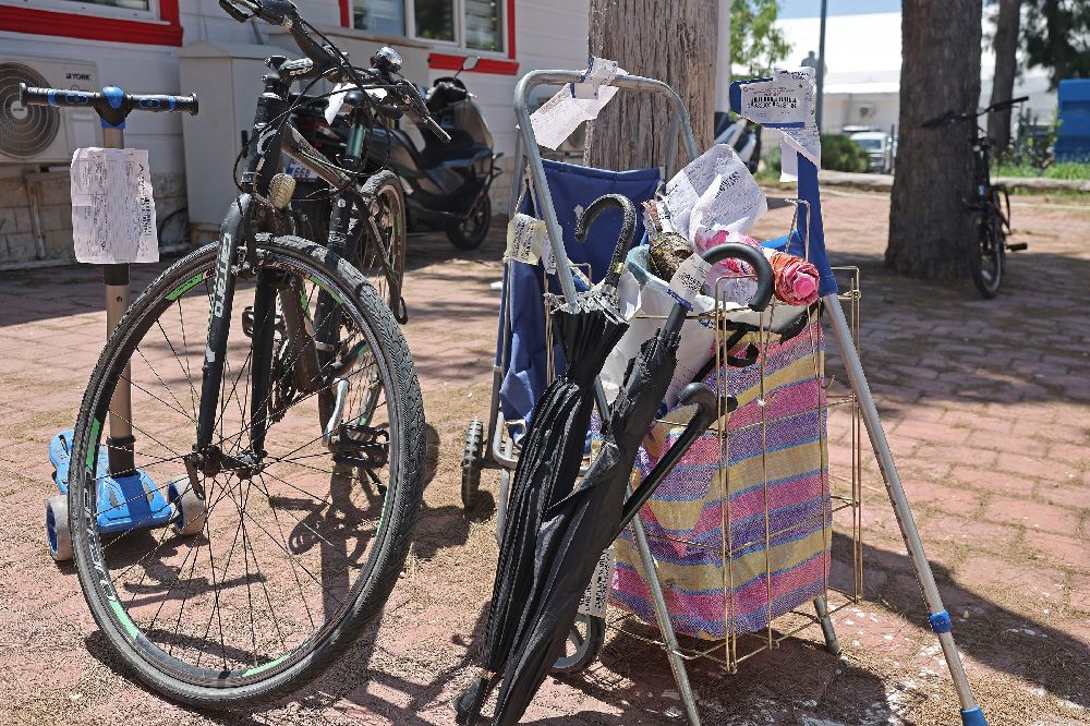 Toplu taşımada unutulan eşyalar sahiplerini bekliyor
