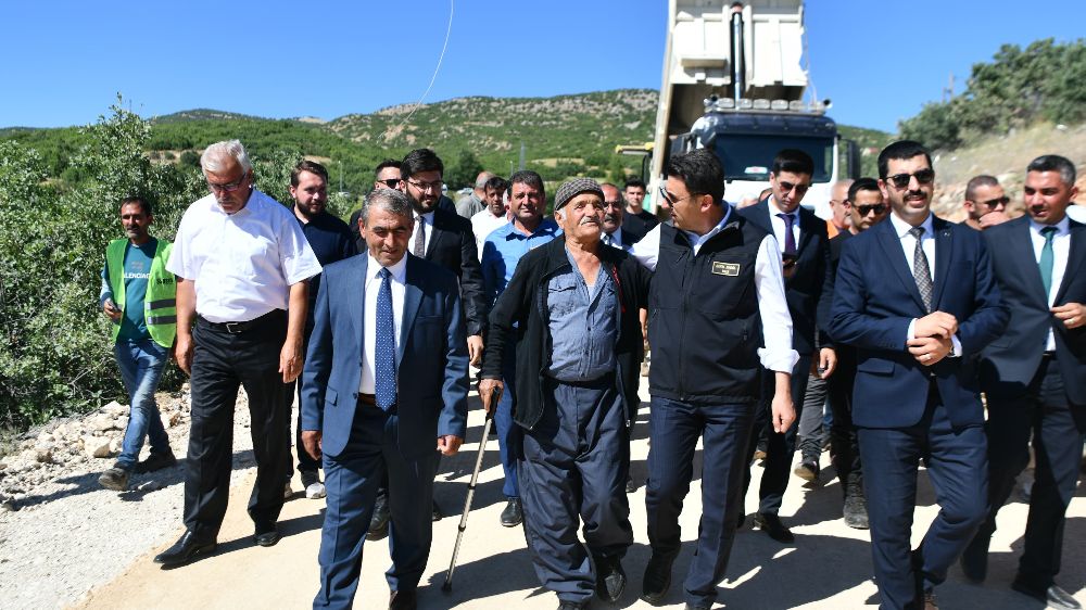 Tunceli’de köy yolları sıcak asfalta tanışıyor