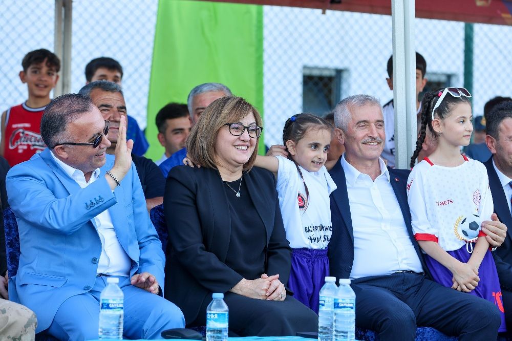 Türkiye’de bir ilk olan Muhtar Cup Futbol turnuvası başladı