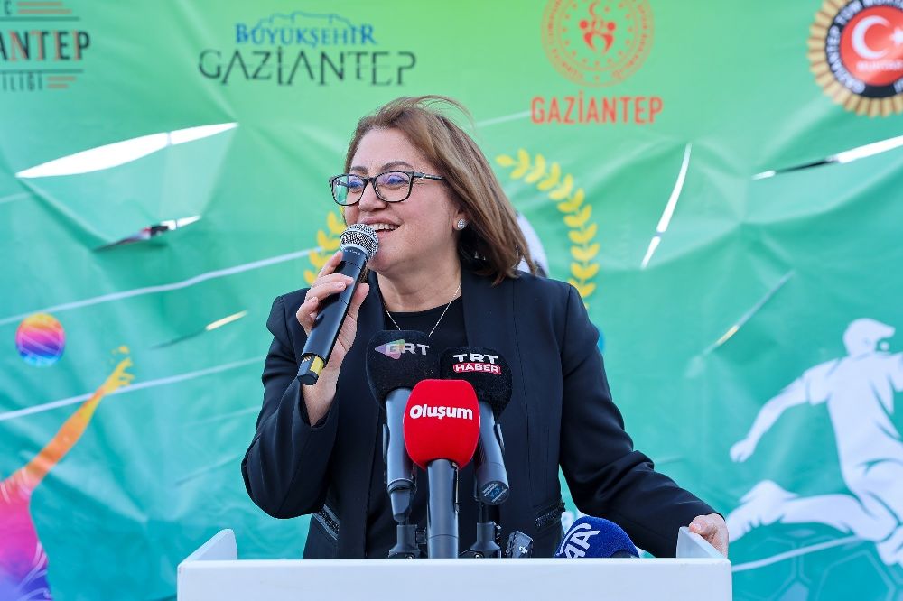 Türkiye’de bir ilk olan Muhtar Cup Futbol turnuvası başladı