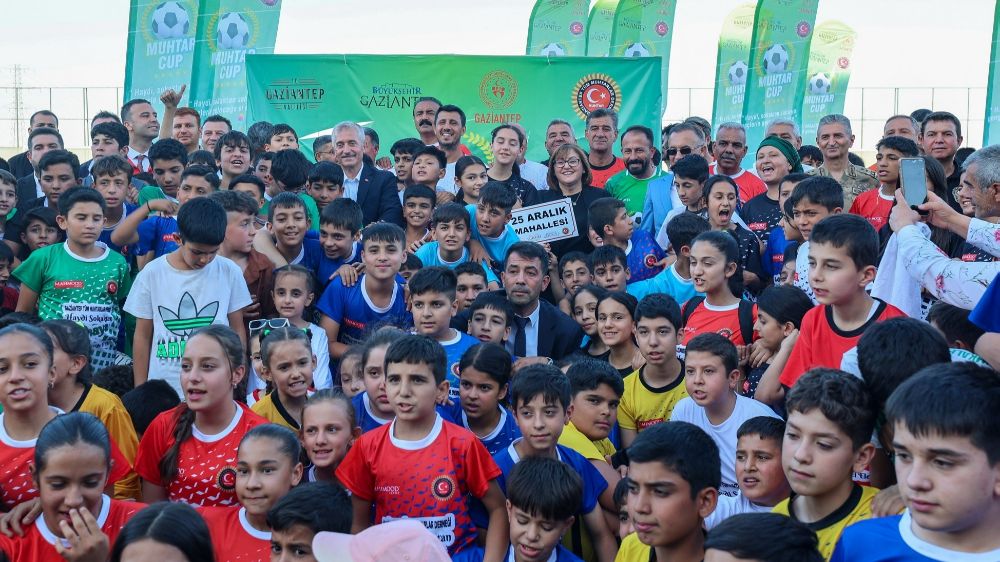 Türkiye’de bir ilk olan Muhtar Cup Futbol turnuvası başladı