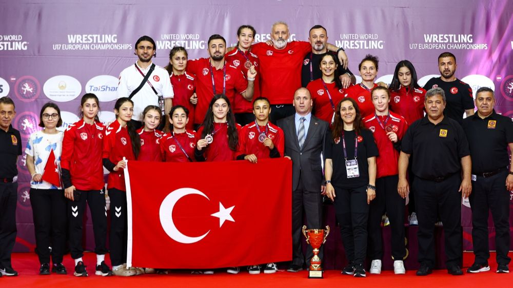 U17 Kadın Güreş Milli Takımı'ndan Tarihi Hat-Trick  Avrupa Şampiyonu!