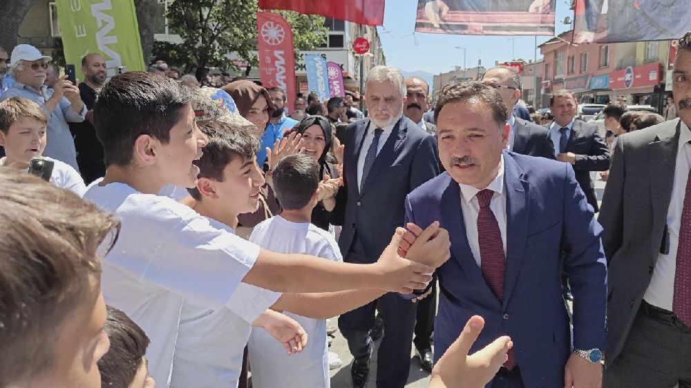 Vali Çiçek: "ERVA Spor Okulu öğrencilerimizin hep arkasında olacağız"