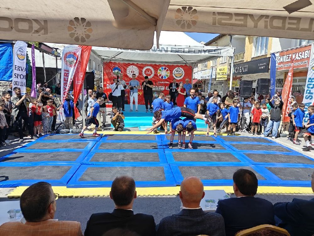 Vali Çiçek: "ERVA Spor Okulu öğrencilerimizin hep arkasında olacağız"