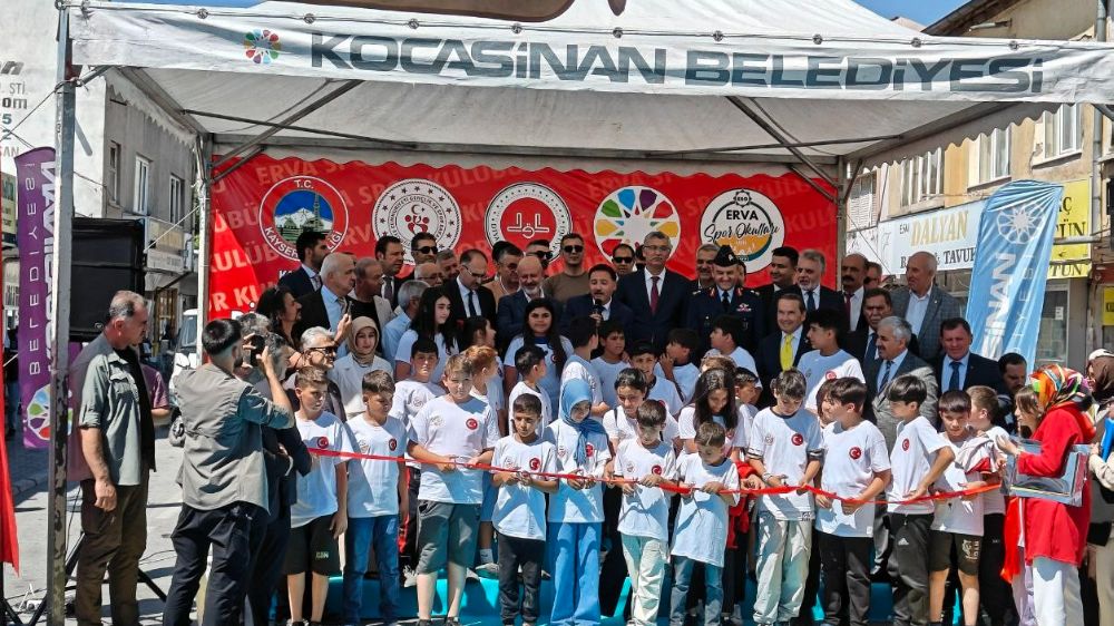  Vali Çiçek: "ERVA Spor Okulu öğrencilerimizin hep arkasında olacağız"