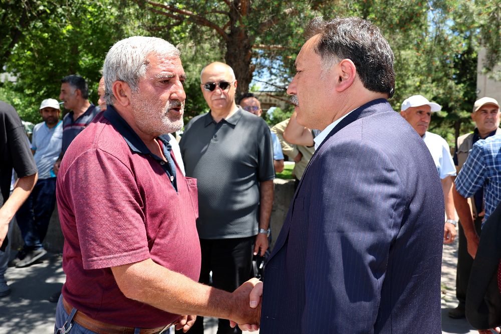 Vali Çiçek, mahalle ziyaretlerine devam ediyor