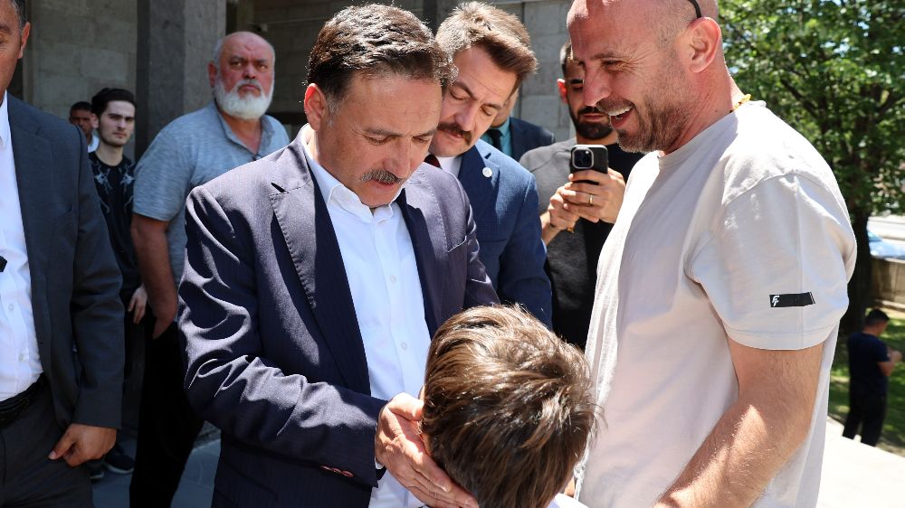 Vali Çiçek, mahalle ziyaretlerine devam ediyor