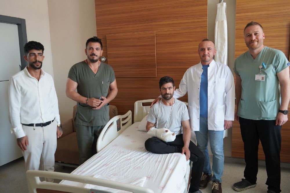 Van’da zorlu el ameliyatı: 10 saatlik mücadeleyle hayata tutundu