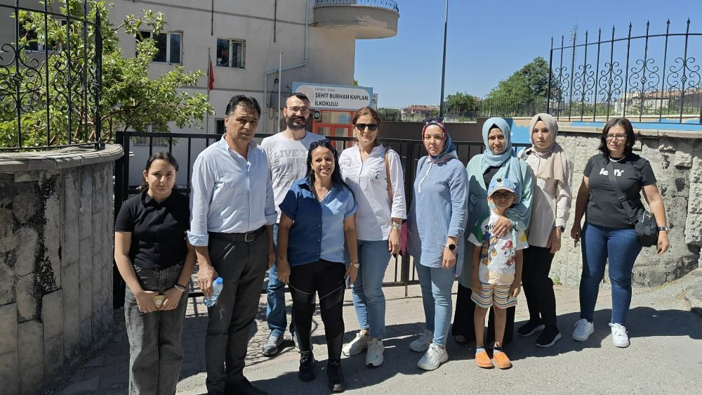 Velilerden mahalledeki okulun taşınmasına tepki