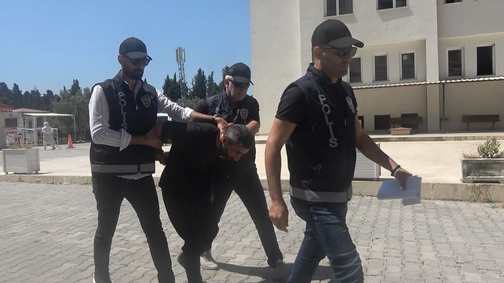 Yalova'da alkol alırken tartıştığı arkadaşını boğazından bıçaklayarak öldüren zanlı adliyede