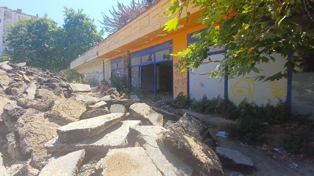 Yalova'da alkol alırken tartıştığı arkadaşını boğazından bıçaklayarak öldüren zanlı adliyede