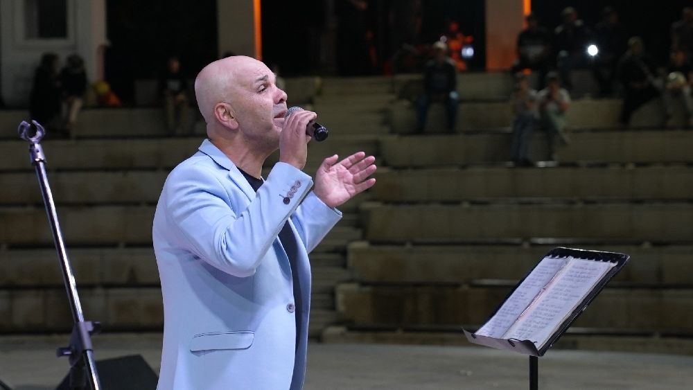 Yaz etkinliklerinde, TSM sanatçısı Abdullah Ercan sahne aldı