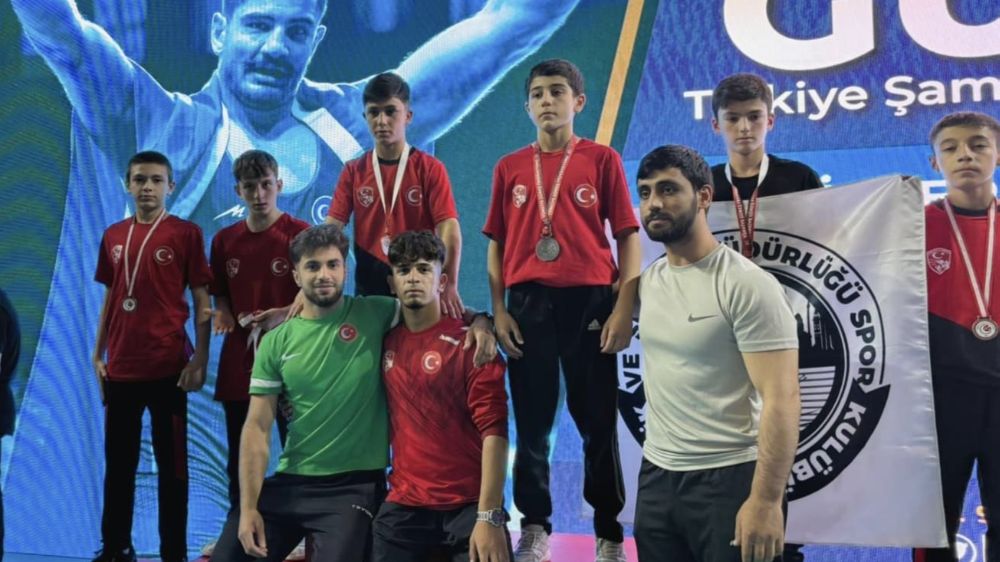 Yunusemreli güreşçiler Türkiye şampiyonu oldu