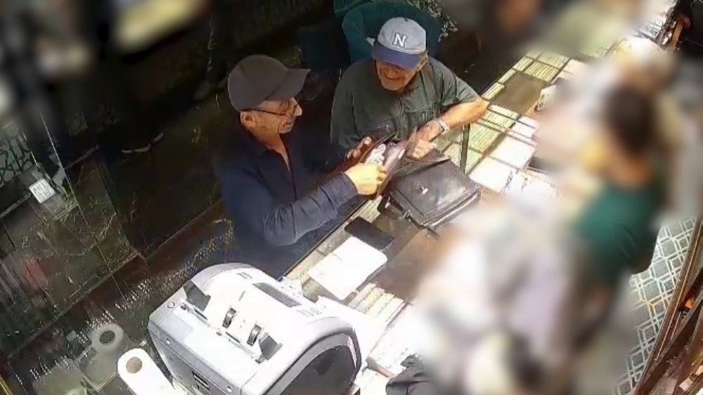 1 milyonluk ziynet eşyası çaldılar, kaçmaya çalışırken yakalandılar