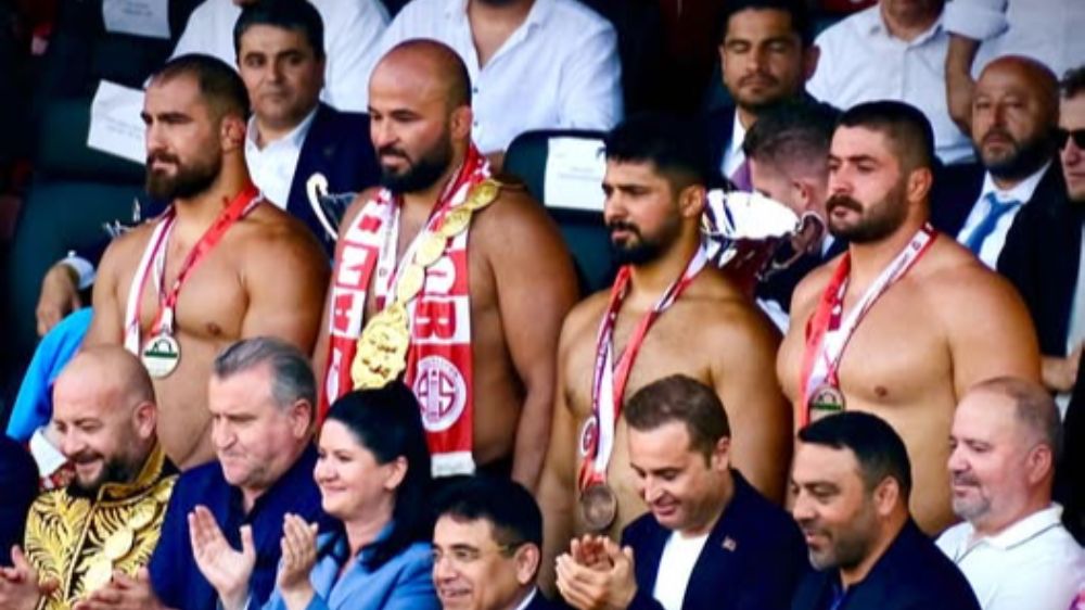 2025 yılı 664.Tarihi Kırkpınar Yağlı pehlivan güreşlerinde zafer  Başpehlivan Orhan Okulu'nun 