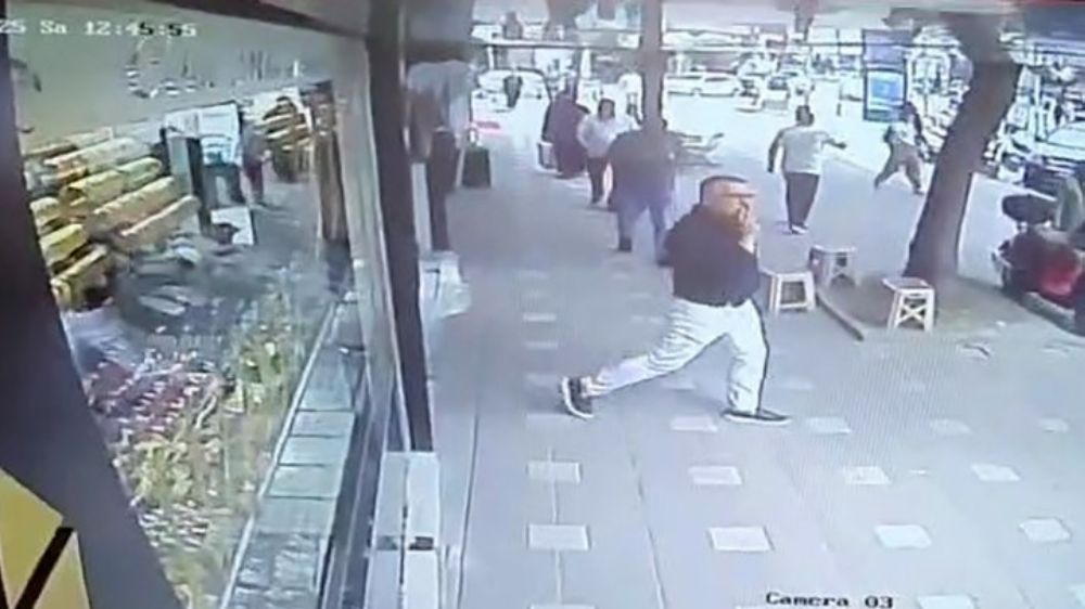  4.2 büyüklüğündeki depremde mağazalardan böyle kaçtılar