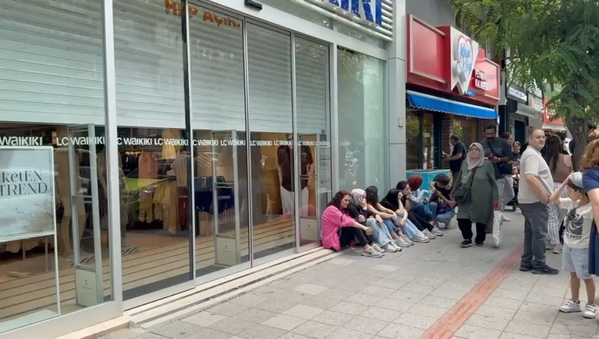 4.2 büyüklüğündeki depremde mağazalardan böyle kaçtılar