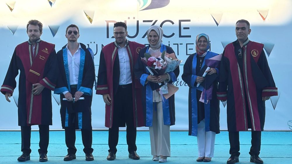  53 yaşında üniversiteden mezun oldu: Bölümü birincilikle bitirdi