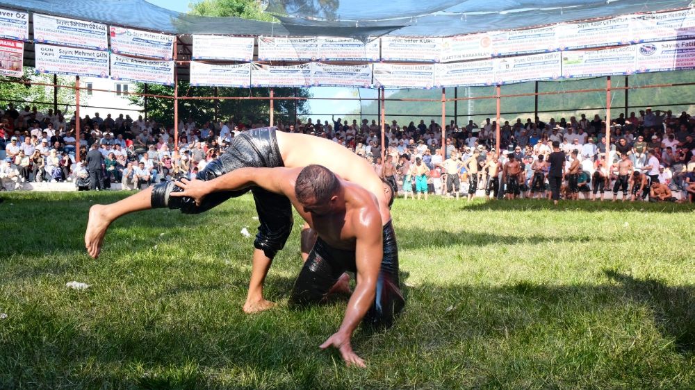 58. Dikmen Sırık Kebabı ve Yağlı Güreşlerinin Başpehlivanı Erkan Taş oldu