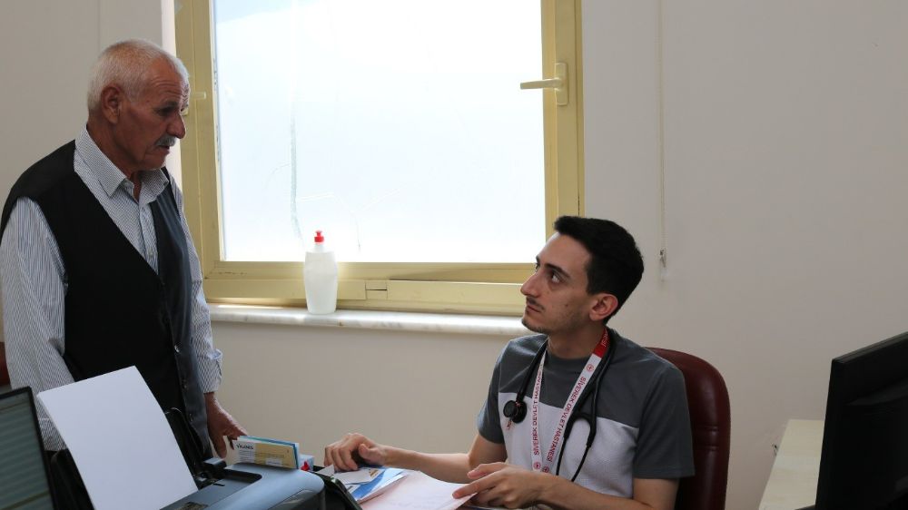 78 yaşındaki kadına kalıcı kalp pili takıldı