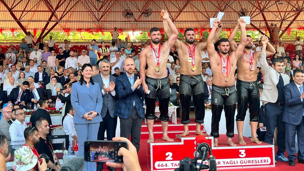 Abdulrefik Öner, başpehlivanlığa bir adım daha yaklaştı