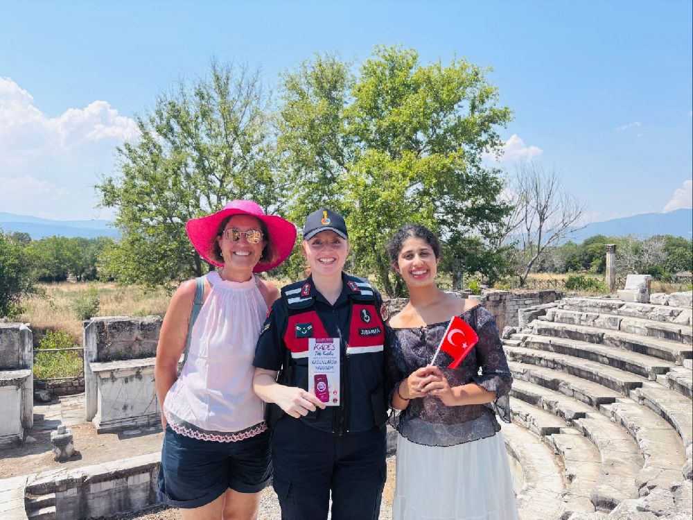 Afrodisias Antik Kenti ziyaretçilerine jandarmadan bilgilendirme