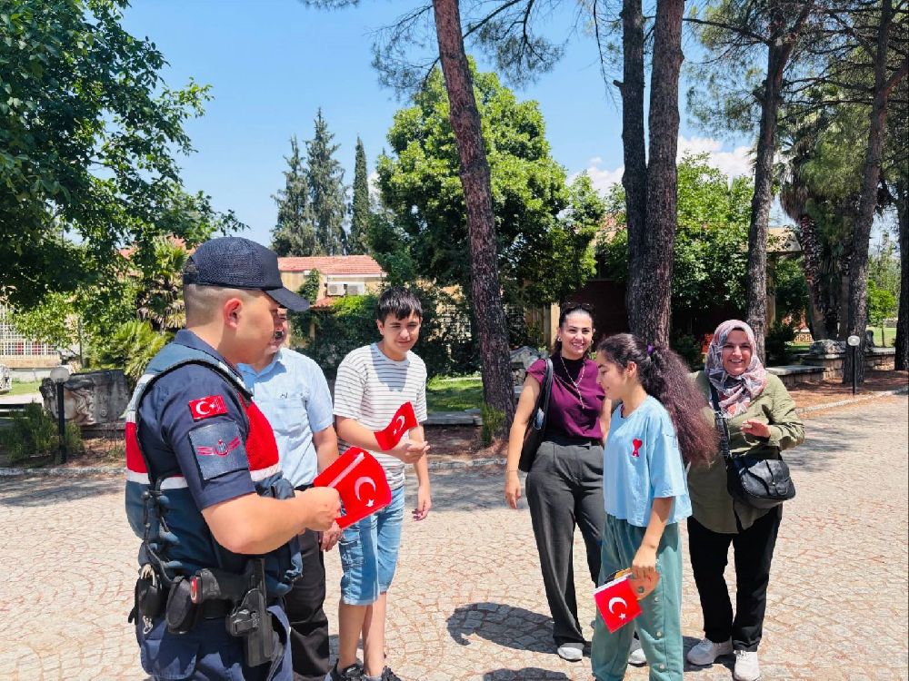 Afrodisias Antik Kenti ziyaretçilerine jandarmadan bilgilendirme