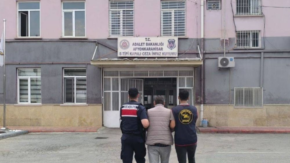 Afyonkarahisar’da 16 yıl 3 ay hapis cezasıyla aranan şahıs yakalandı