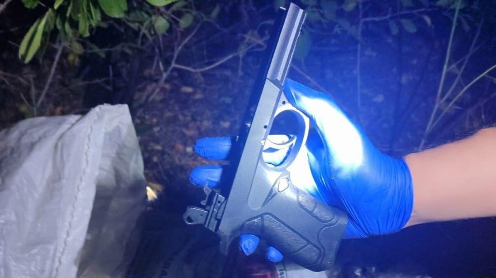 Ağaç altında çuval içinde tabanca ve tüfek parçaları bulundu