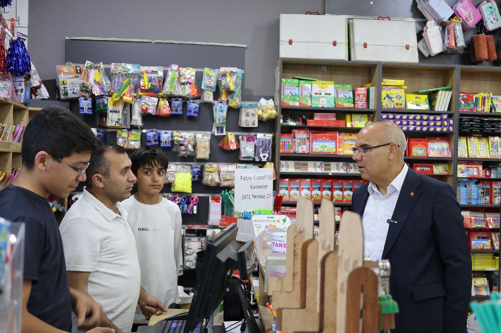 Ağrı Valisi Koç esnafı ziyaret etti, vatandaşların taleplerini dinledi