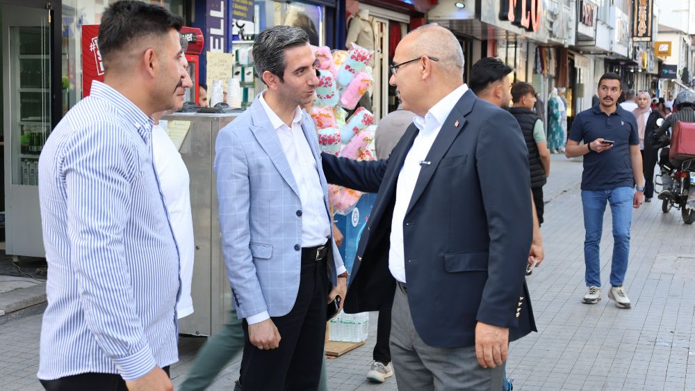 Ağrı Valisi Koç esnafı ziyaret etti, vatandaşların taleplerini dinledi