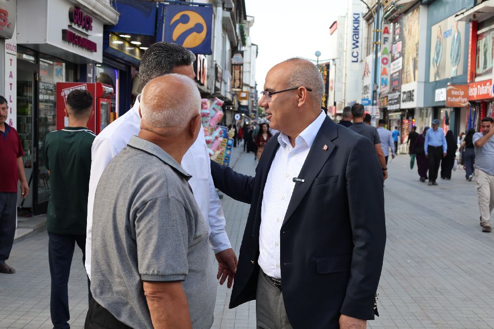 Ağrı Valisi Koç esnafı ziyaret etti, vatandaşların taleplerini dinledi