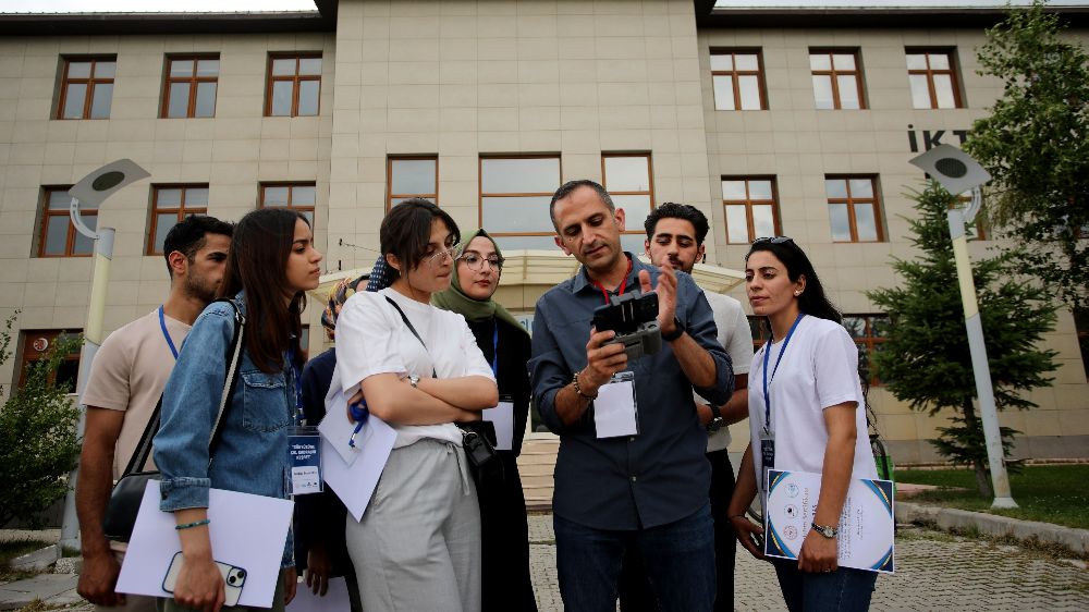  AİÇÜ'de "Gökyüzüne Çık, Kadrajını Keşfet" projesi ile dron ve video eğitimi verildi