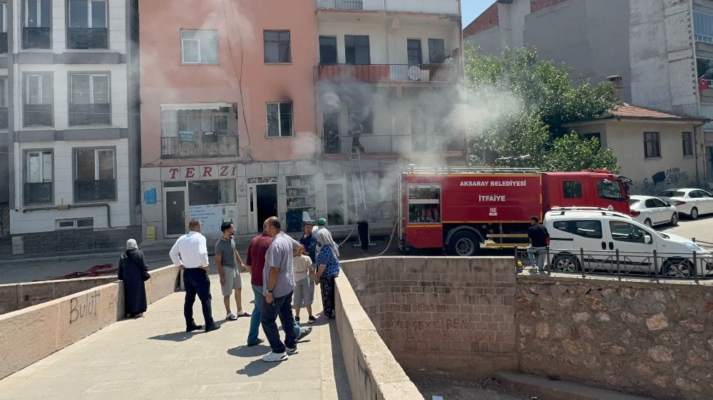 Aksaray'da apartmanda yangın paniği