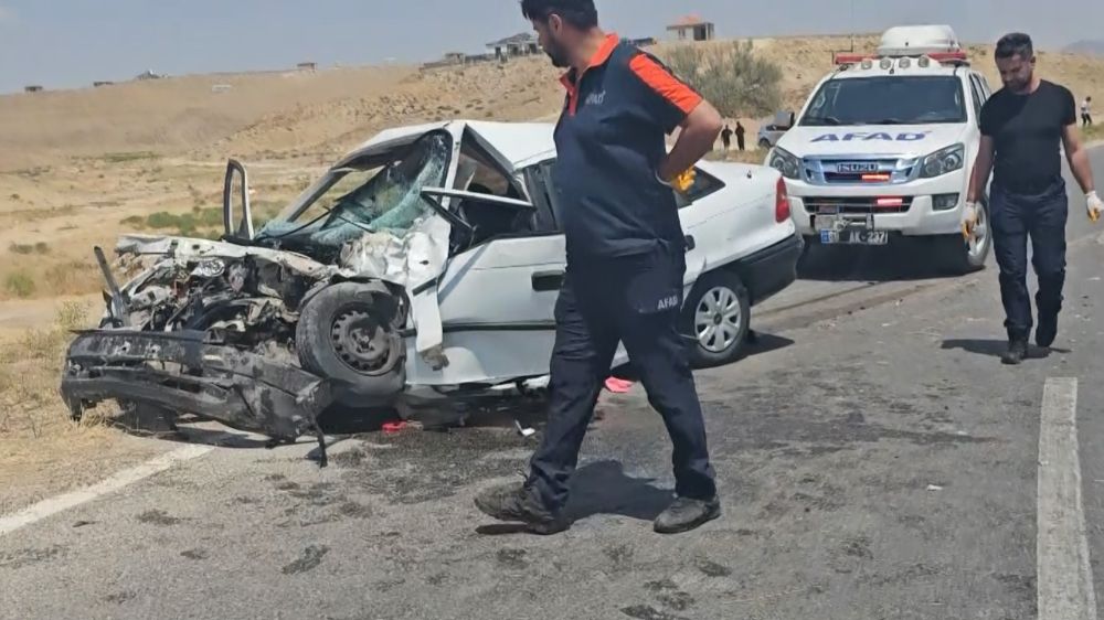 Aksaray'da otomobil ile kamyonet çarpıştı: 1 ölü, 3 yaralı