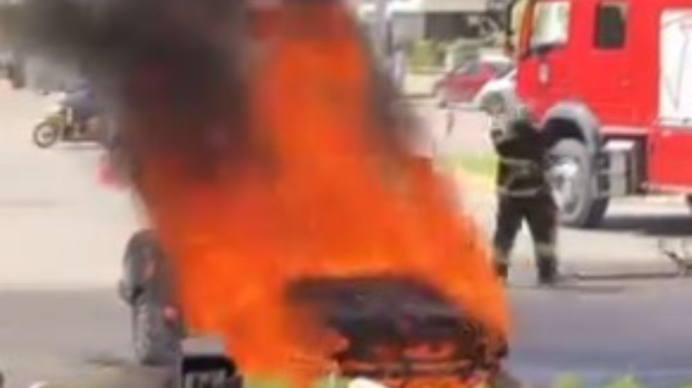 Aksaray'da seyir halindeki otomobil alev alev yandı