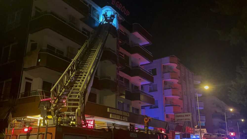 Alanya'da apart otelde yangın korkuttu
