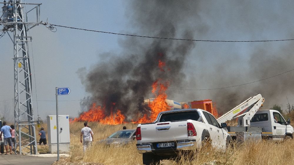 Alevler bir anda evinin yanına geldi, yaşlı adam kabusu yaşadı